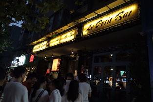 成都玉林街吃瓜栏,吃瓜栏里的市井烟火与人间百态