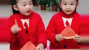 双胞胎兄弟吃瓜比赛,谁将笑到最后？