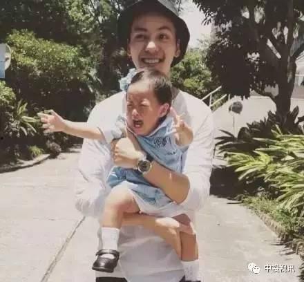 抱小孩吃瓜,抱娃赏瓜，共享夏日清凉