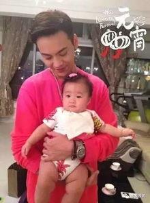 抱小孩吃瓜,抱娃赏瓜，共享夏日清凉