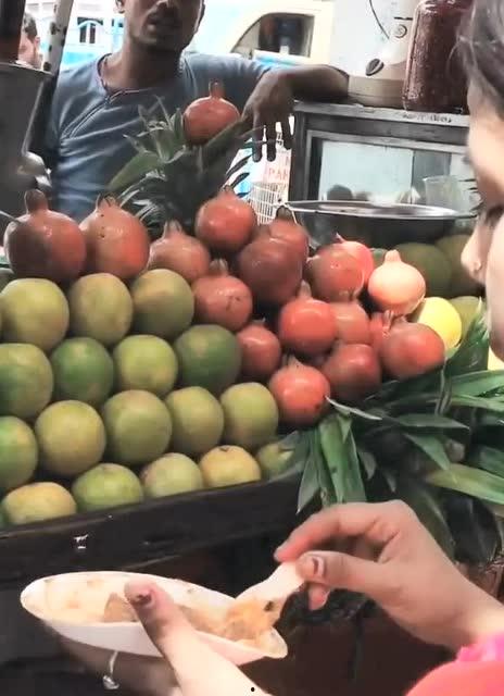 印度大妈吃蛇瓜,揭秘蛇瓜的独特魅力