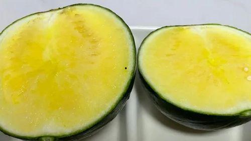 和平小店吃瓜,瓜香四溢，邻里情浓