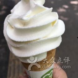 吃瓜吃蜜雪冰城蛋糕,甜蜜瓜果，尽享美味时光