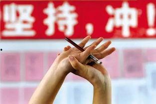 关于吃瓜群众话题作文,网络时代的围观力量与反思