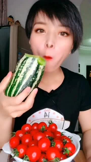正在播放吃瓜,吃瓜群众如何成为幕后推手